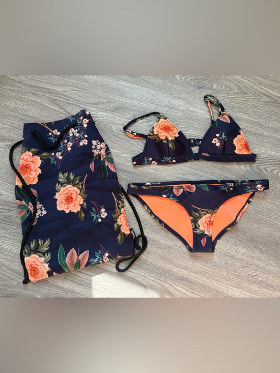triangl swimwear Other - Triangl Navy Floral Neoprene Bikini Set with Matching Bag - Top S / Bottom XS